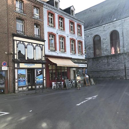 Le Repos De La Meuse Lägenhet Givet Exteriör bild