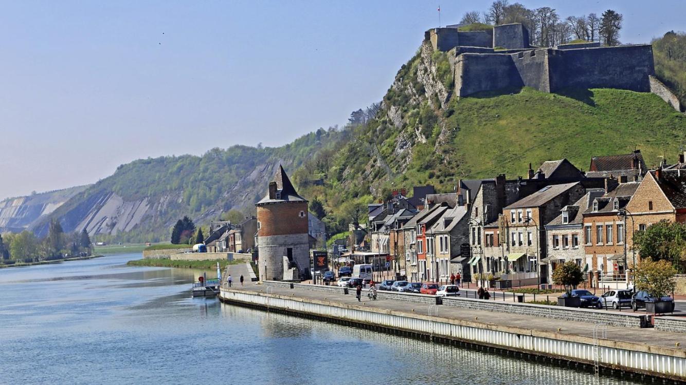 Le Repos De La Meuse Lägenhet Givet Exteriör bild